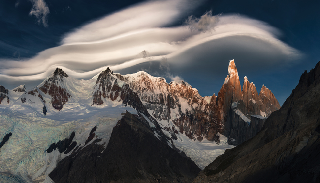 Chmura lenticularis nad Cerro Torre, Andy Patagoskie, Argentyna