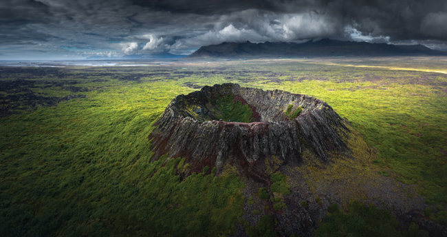 Krater wulkanu Eldborg, Islandia.