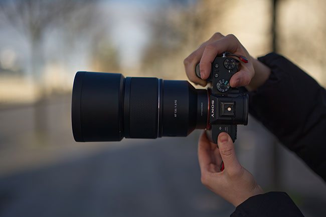 Nowy Samyang AF 135 mm f/1,8 FE - mistrz w kategorii bokeh!