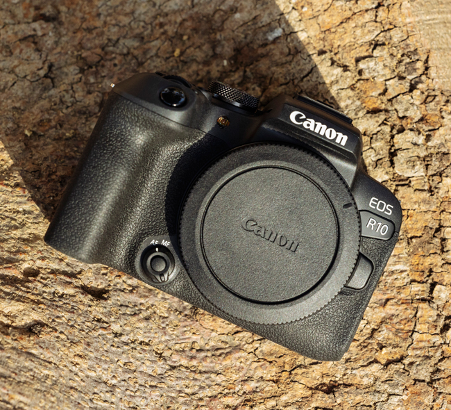 Canon EOS R10 od dekiel
