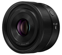 Panasonic Lumix S 40 mm f/2 w�por�wnywarce