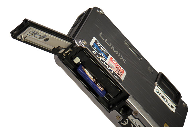 Podobnie jak w przypadku T8000, zalepki zcz zostay dodatkowo uszczelnione. FT1 dodatkowo informuje nas o zabrudzeniach na uszczelce.