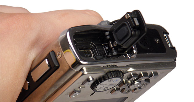 Gniazda zostay osadzone stosunkowo gboko, a zalepki dodatkowo uszczelnione.