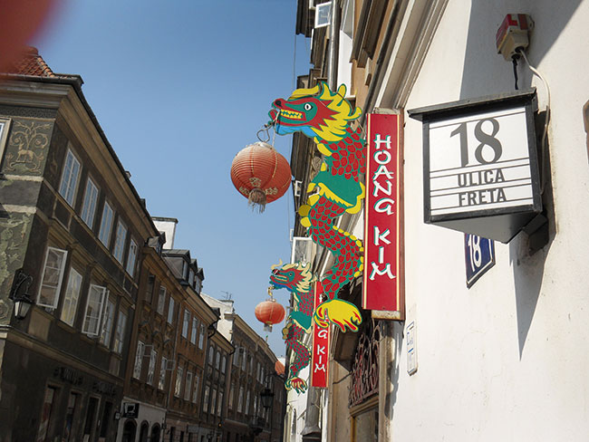 Trzeba uwaa. atwo samemu zasoni palcem obiektyw.