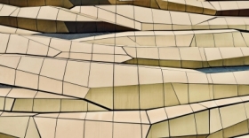 16 : 9