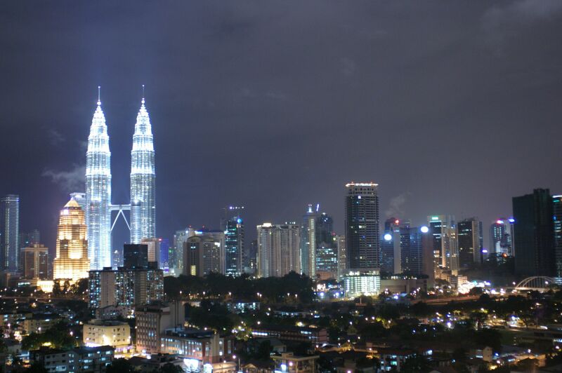 rozwietlony Kuala Lumpur (Malezja)