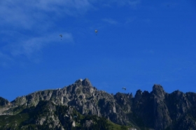 Paralotnie nad Alpami