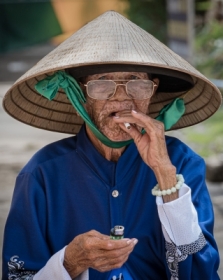 Portret z papierosem