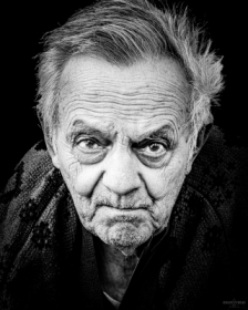 Portret mczyzny w oknie