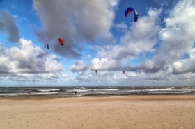 Kitesurfing