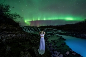 Pani Aurora nad Bruarfoss