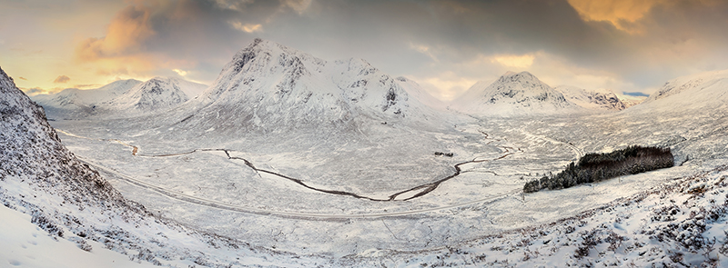 zimowy krajobraz gorski Szkocji