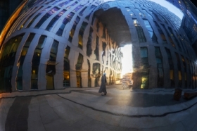 Bo Ziemia jest okr�g�a ;)